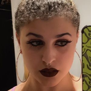 Meet your Posher, Skylar